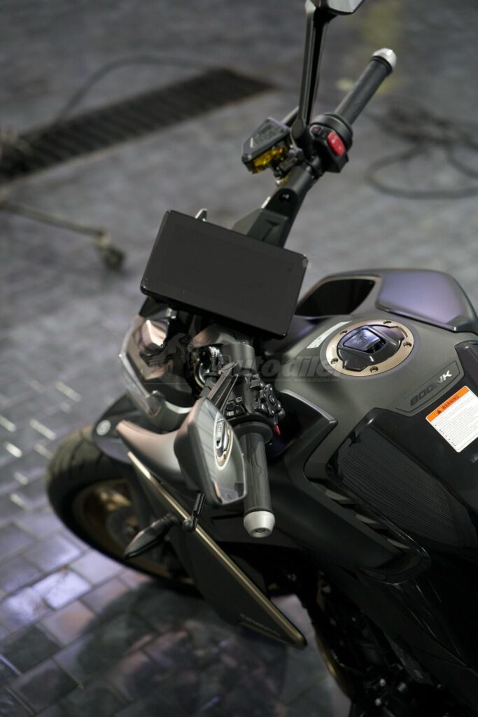 CFMOTO 800NK